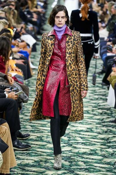 Look 19